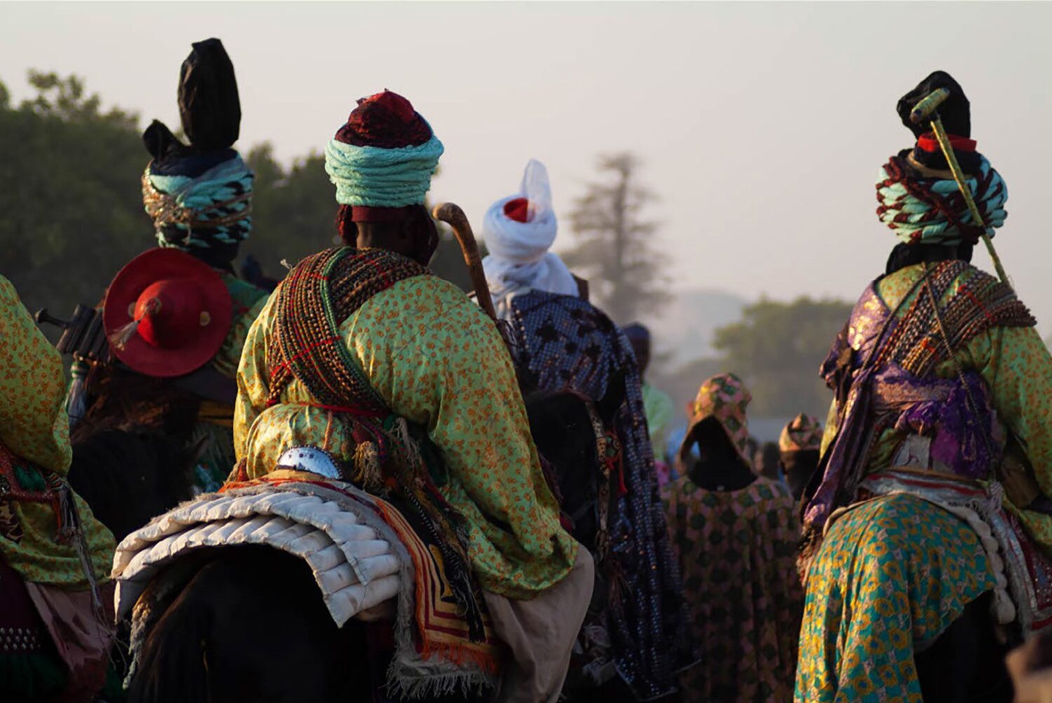 Retreating mounted guardsmen © Mallam Mudi Yahaya, Zaria, Nigéria, 2004